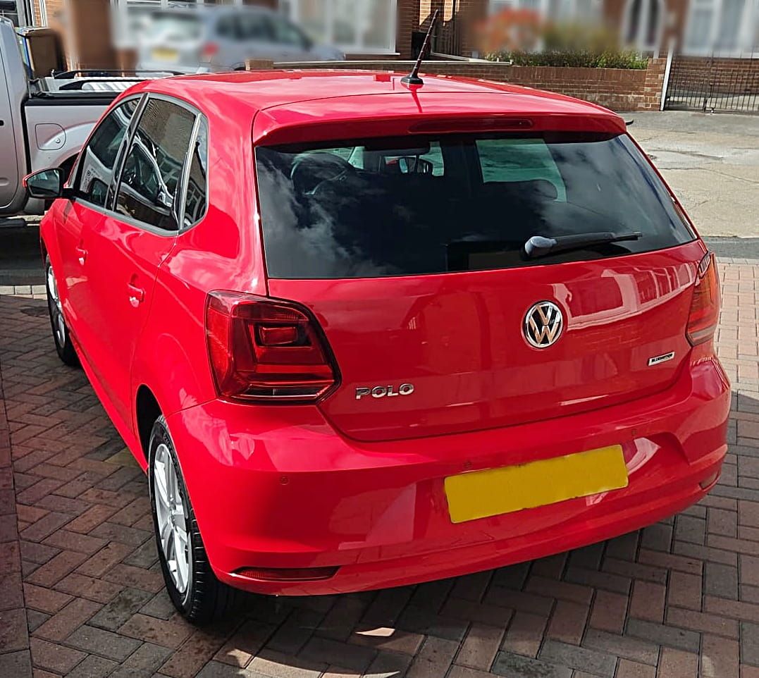2016 Volkswagen Polo Se (2)